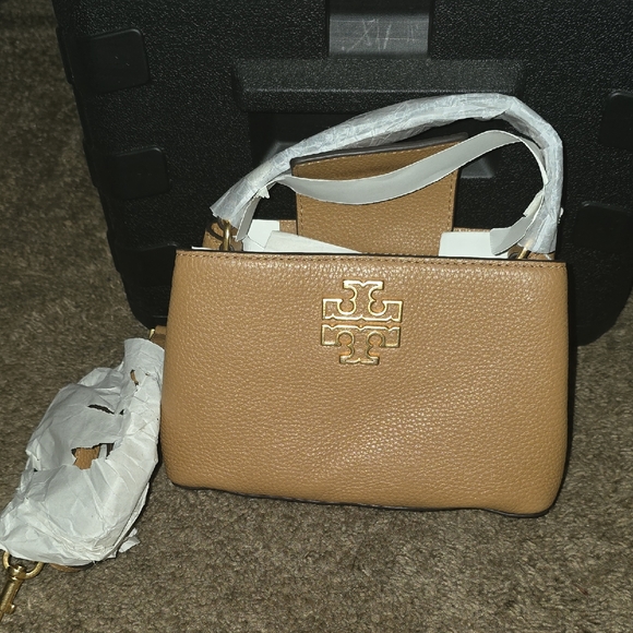 Tory Burch Handbags - Tory Burch Tan Shoulder Bag with Gold Hardware